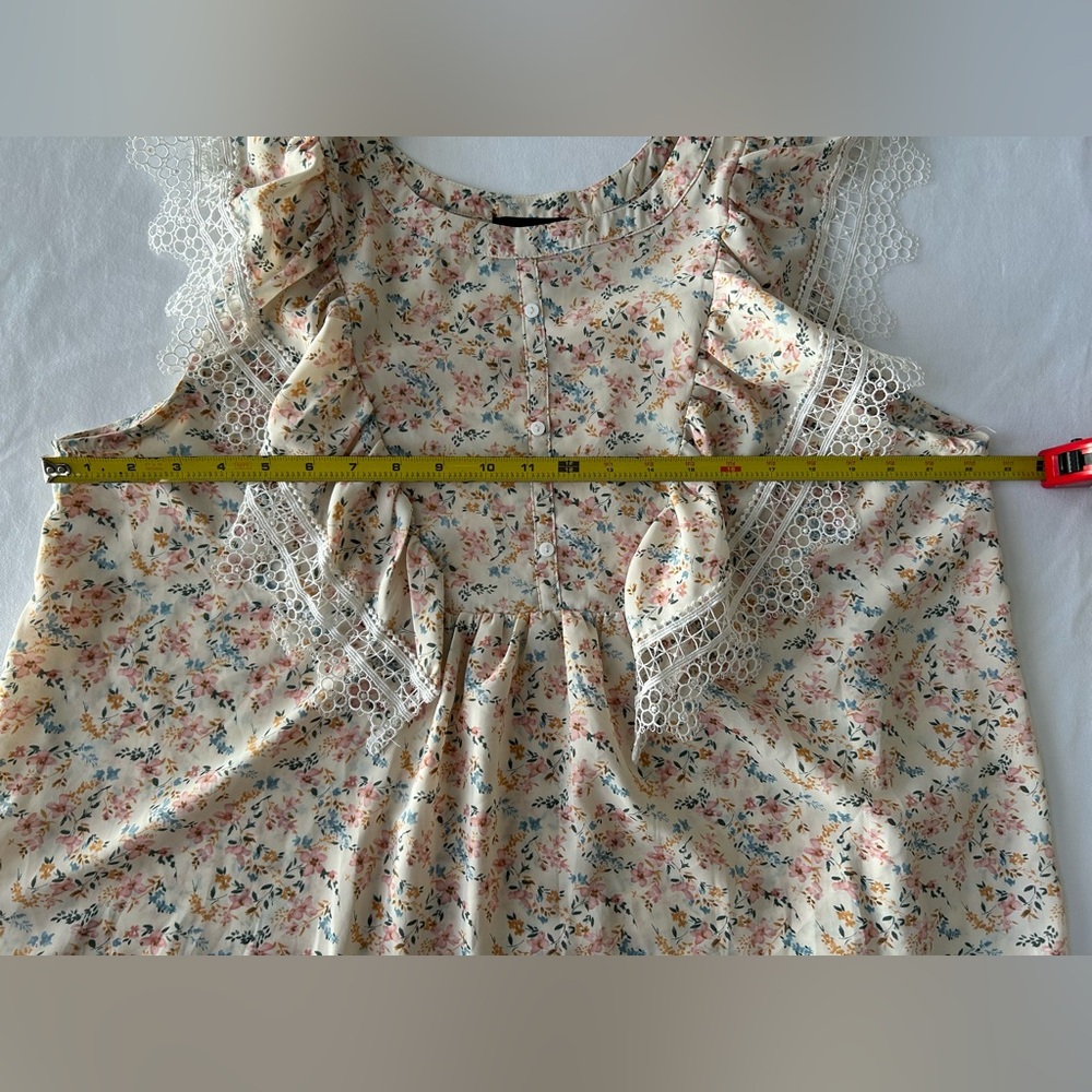 WEEK & Floral Lace Trim Women's Top - Picture 5 of 8